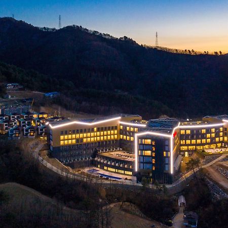 Ramada Hotel & Suite By Wyndham Gangwon Пьончан Екстериор снимка