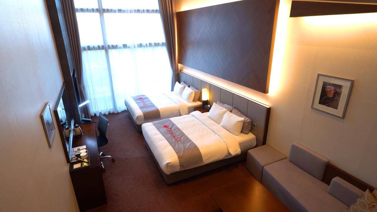 Ramada Hotel & Suite By Wyndham Gangwon Пьончан Екстериор снимка