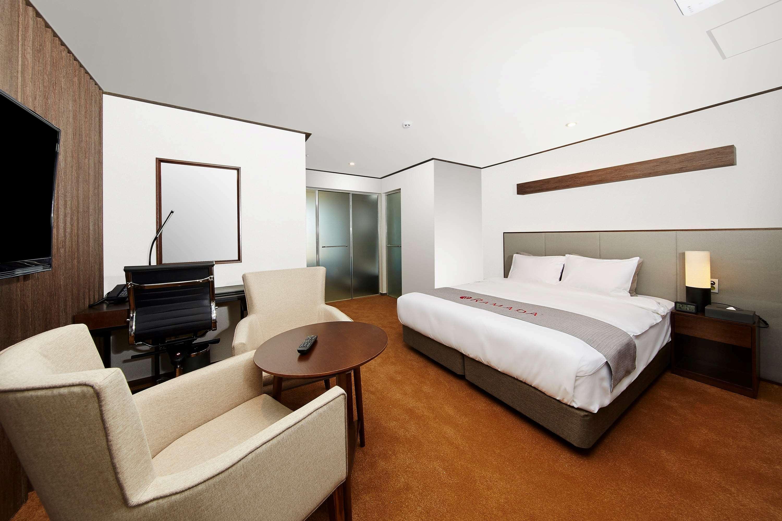 Ramada Hotel & Suite By Wyndham Gangwon Пьончан Екстериор снимка