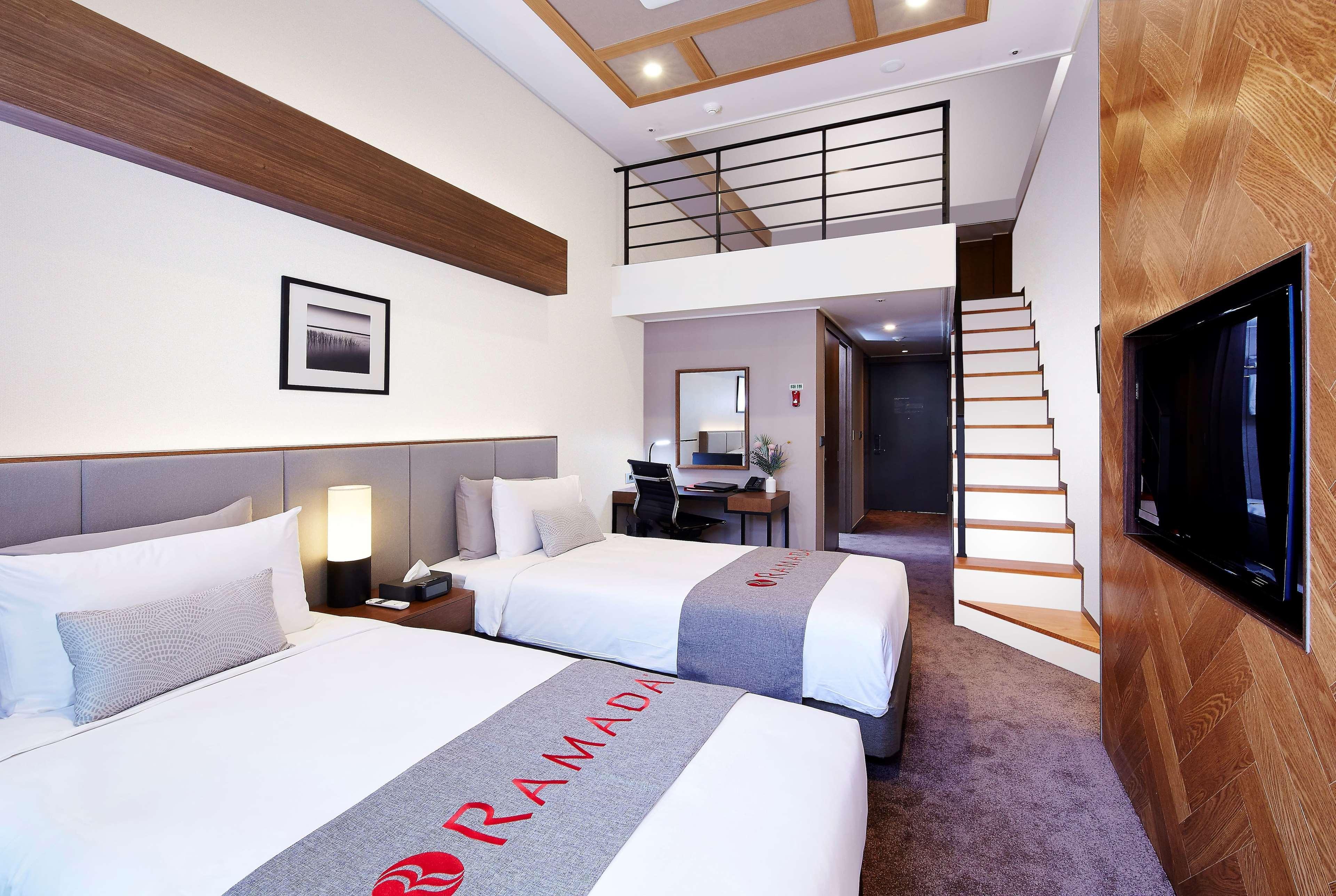 Ramada Hotel & Suite By Wyndham Gangwon Пьончан Екстериор снимка