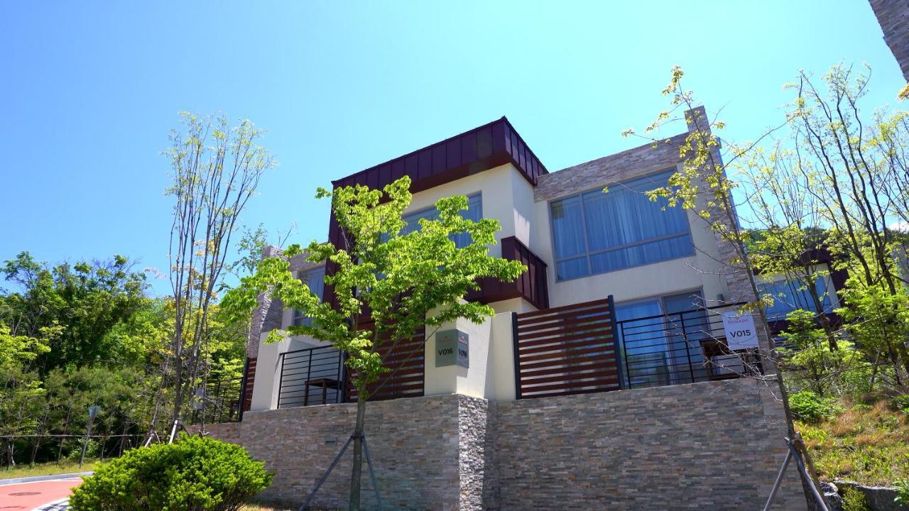 Ramada Hotel & Suite By Wyndham Gangwon Пьончан Екстериор снимка