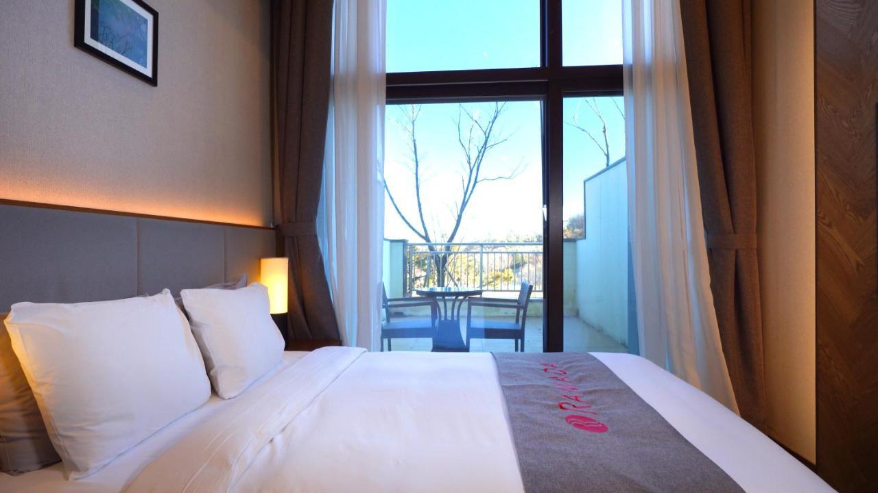 Ramada Hotel & Suite By Wyndham Gangwon Пьончан Екстериор снимка