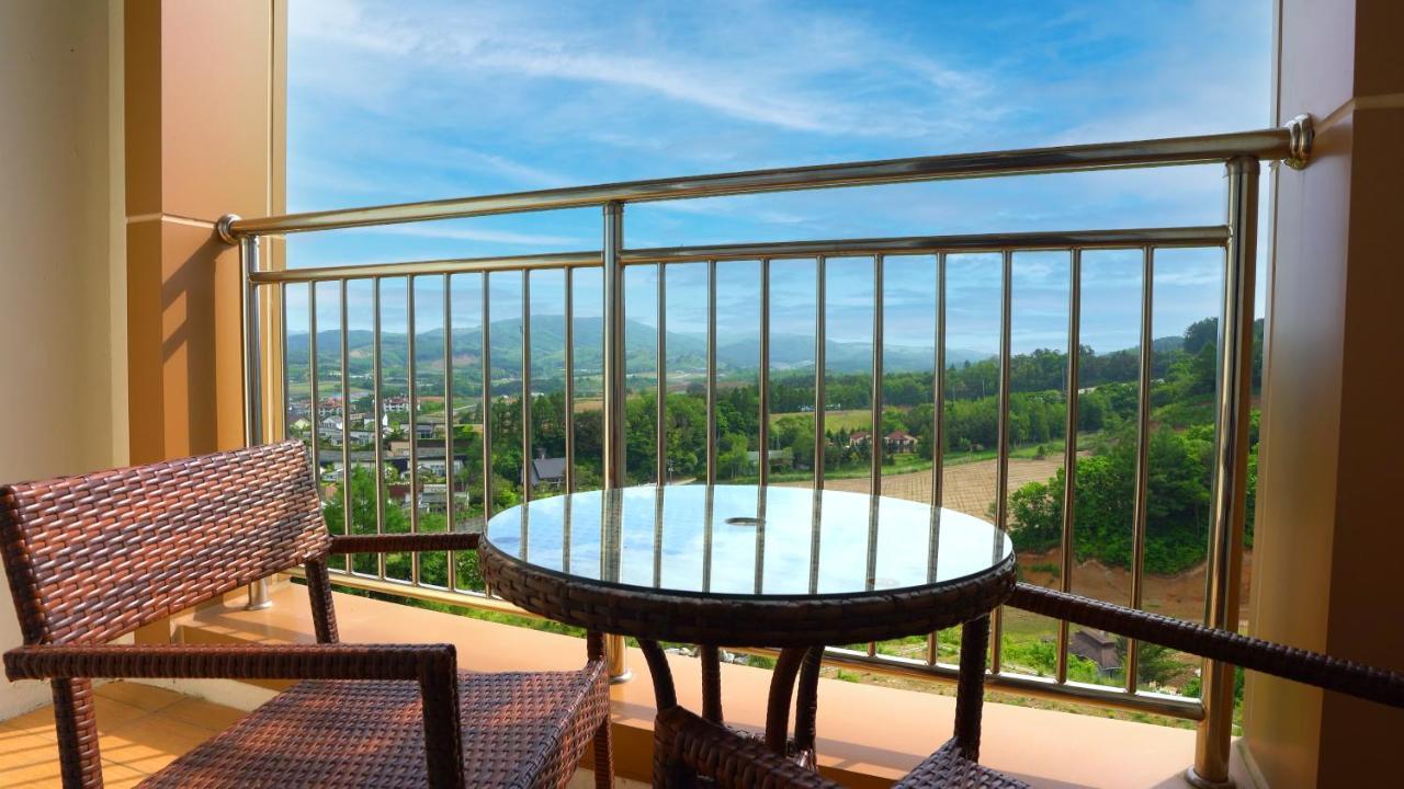 Ramada Hotel & Suite By Wyndham Gangwon Пьончан Екстериор снимка