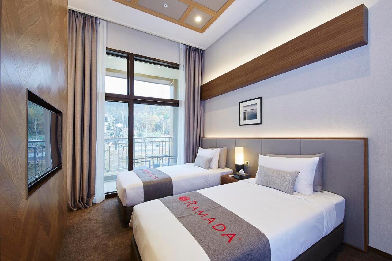 Ramada Hotel & Suite By Wyndham Gangwon Пьончан Екстериор снимка