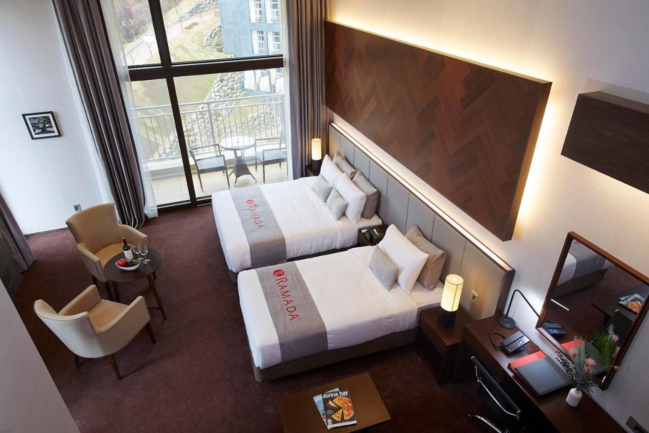 Ramada Hotel & Suite By Wyndham Gangwon Пьончан Екстериор снимка