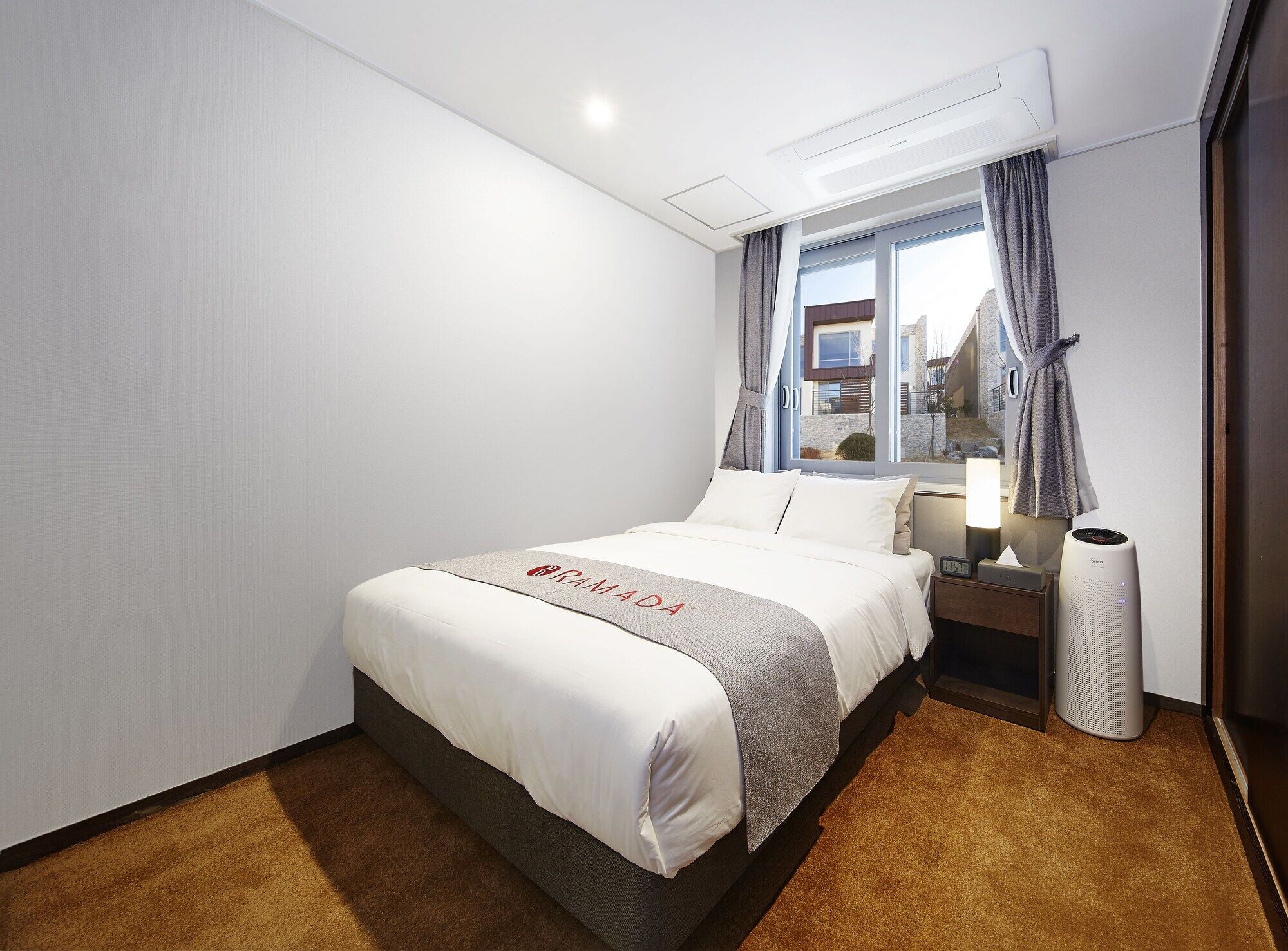 Ramada Hotel & Suite By Wyndham Gangwon Пьончан Екстериор снимка